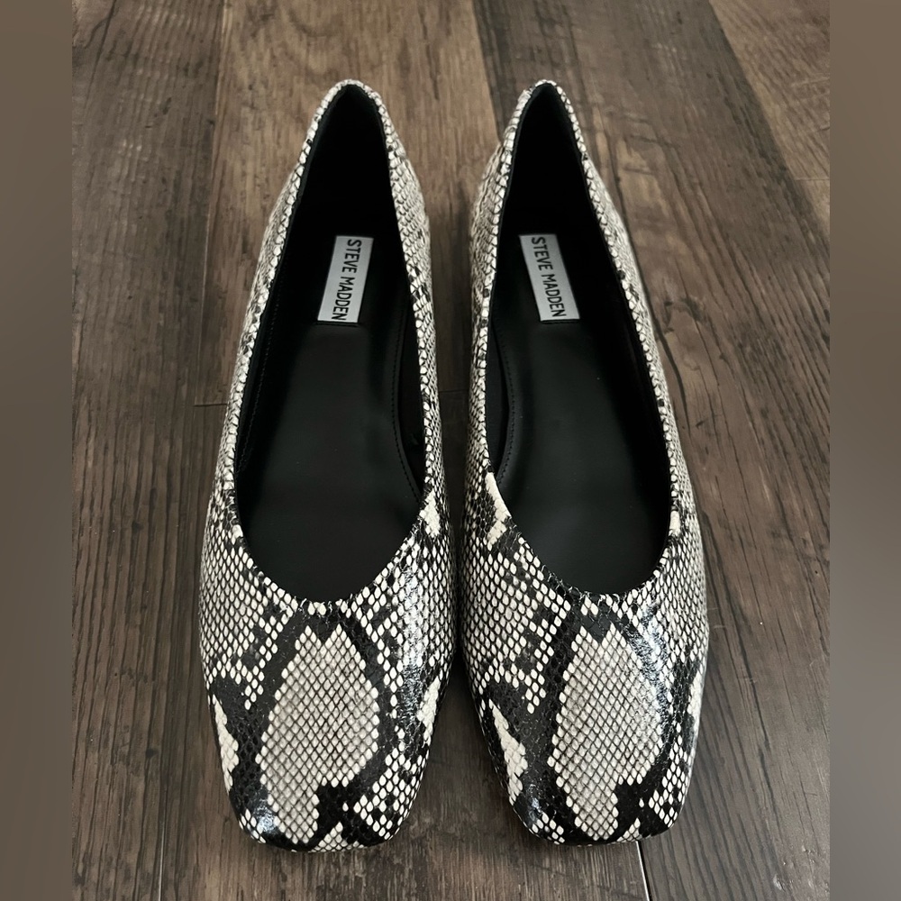 Steve Madden Black and White Snake Print Flats